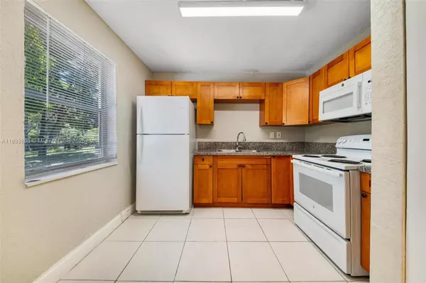 Sunrise, FL 33313,1560 NW Sunset Strip
