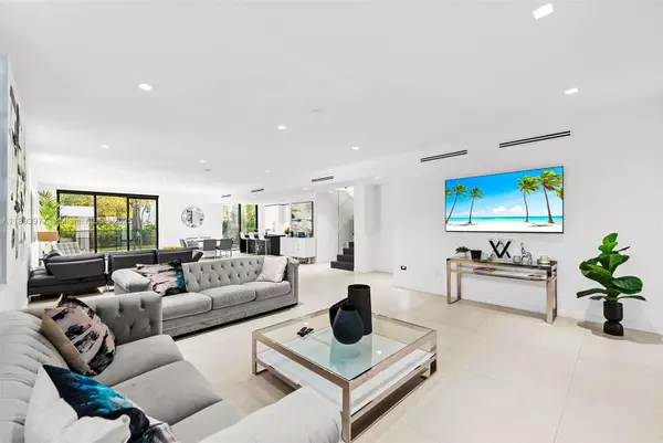 North Miami Beach, FL 33160,2572 NE 182nd Ter