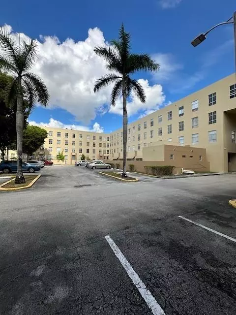 7420 W 20th Ave #237, Hialeah, FL 33016