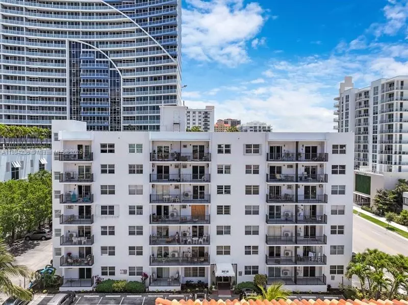 3000 Riomar St #308, Fort Lauderdale, FL 33304