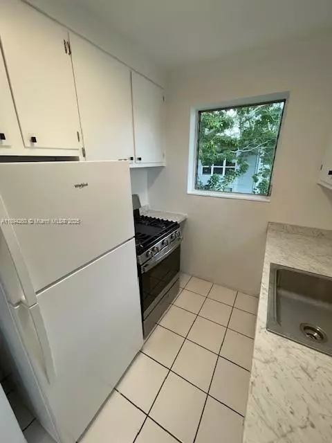 Bay Harbor Islands, FL 33154,9300 E Bay Harbor Dr #201