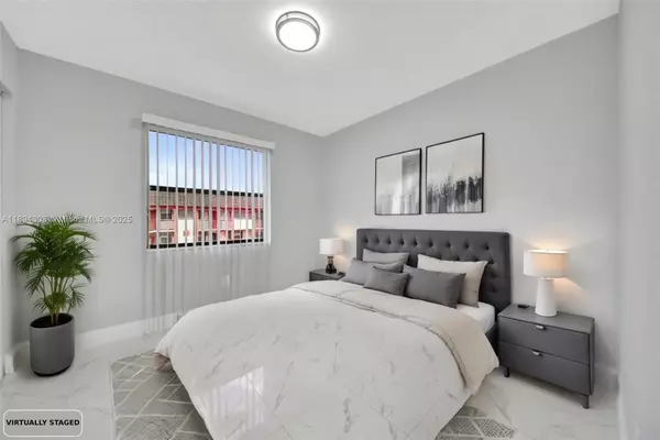 Miami, FL 33179,871 NE 207th Ter #4-202