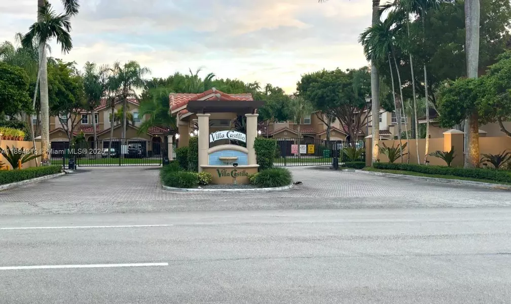 8922 SW 108th Pl, Miami, FL 33176