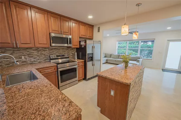 North Miami, FL 33168,735 NW 122nd St