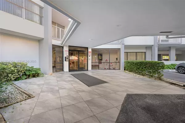 1300 NE Miami Gardens Dr #501E, Miami, FL 33179