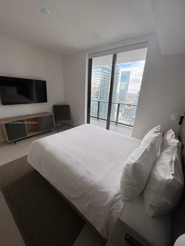 Miami, FL 33132,601 NE 1 Ave #3802