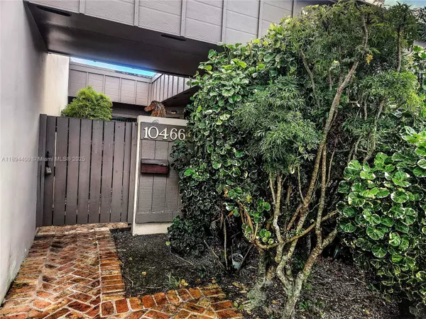 Miami, FL 33173,10466 SW 75th Ln #10466