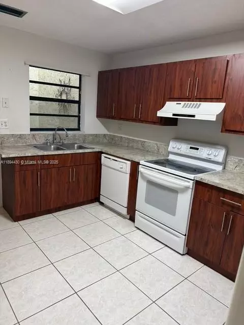 Hialeah, FL 33015,6845 NW 169th St #41C