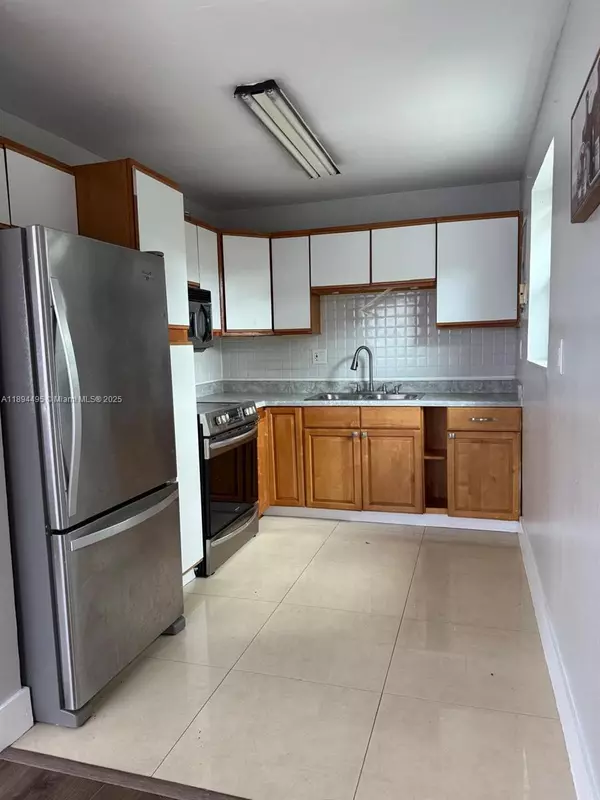 Oakland Park, FL 33334,830 NE 58th Ct