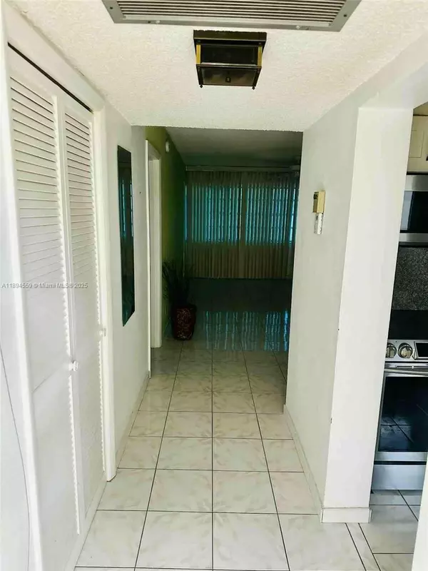 Hallandale Beach, FL 33009,215 SE 3rd Ave #404A