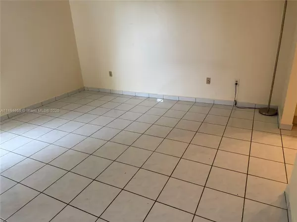 Miami, FL 33172,8879 Fontainebleau Blvd #202