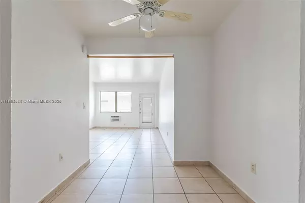Miami Beach, FL 33139,934 Meridian Ave #15