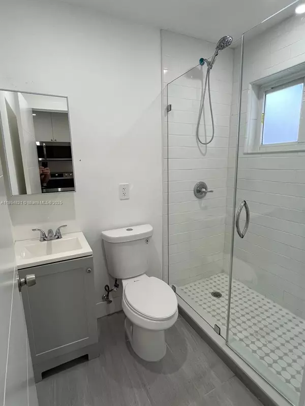 Miami, FL 33135,885 SW 29th Ave #4