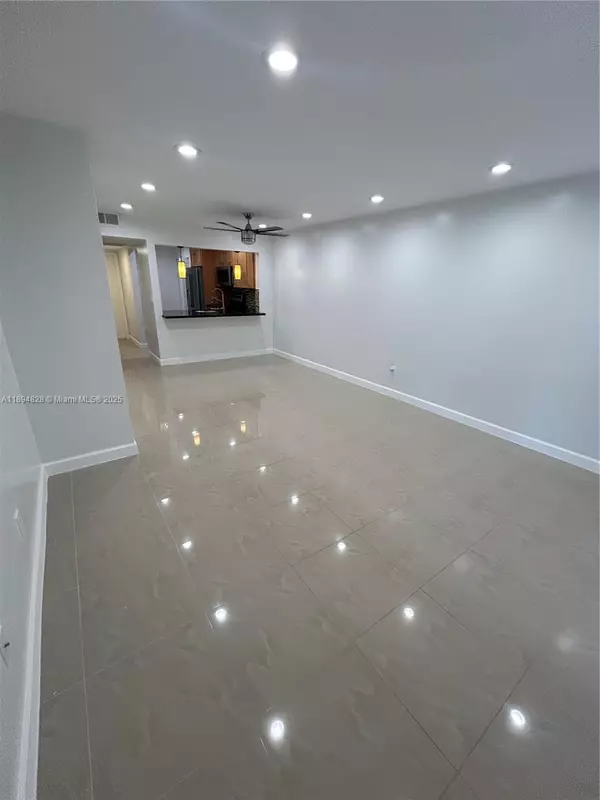 Miami, FL 33179,20730 NE 8th Ct #204-16