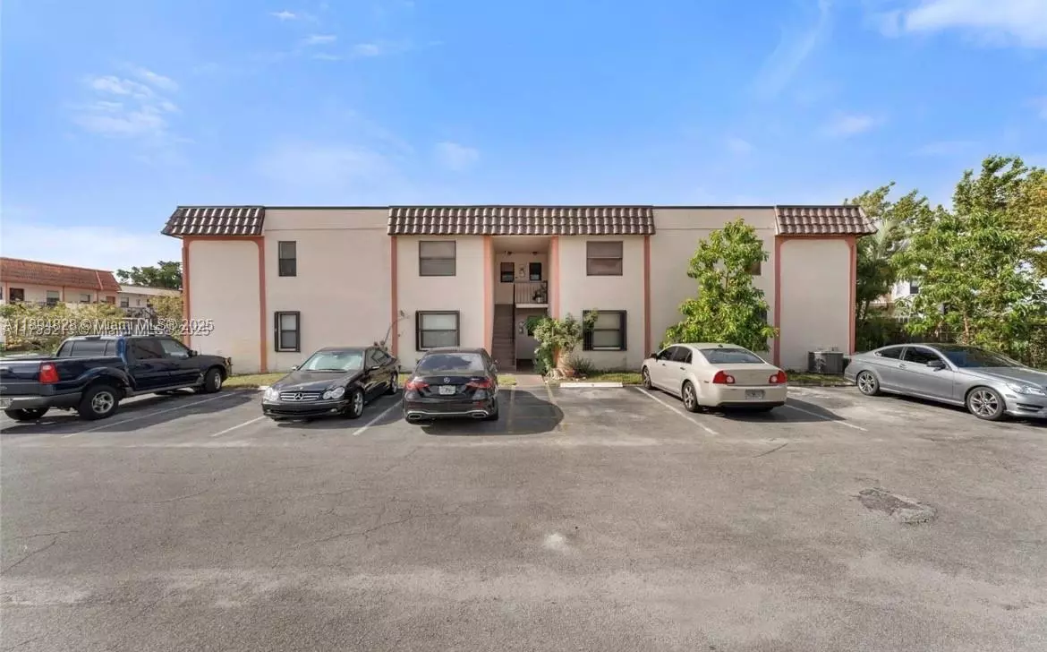 Miami, FL 33179,20730 NE 8th Ct #204-16