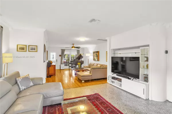 Coral Gables, FL 33134,817 Venetia Ave