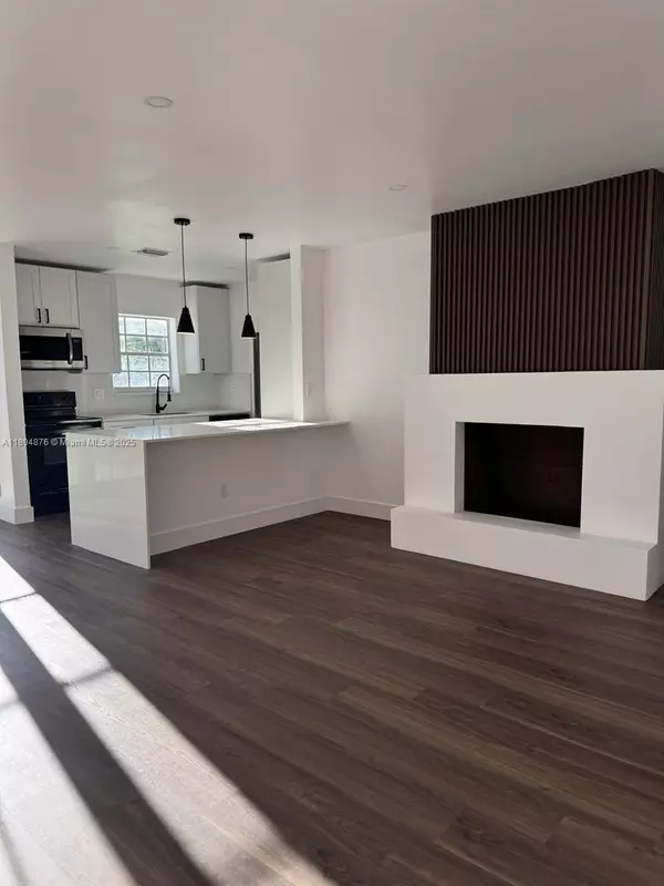 Fort Lauderdale, FL 33317,2411 SW 50th Ter