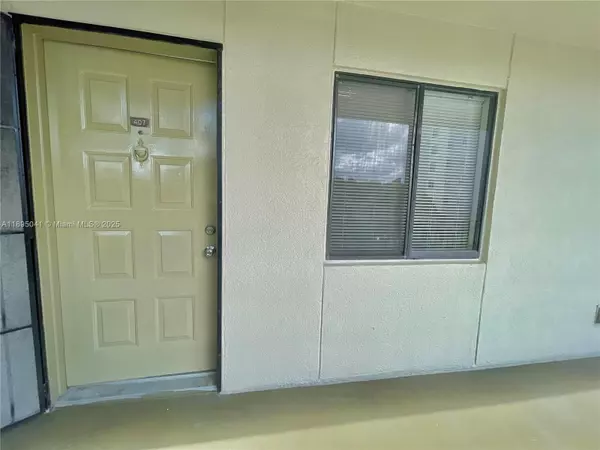 Pompano Beach, FL 33069,2209 S Cypress Bend Dr #407