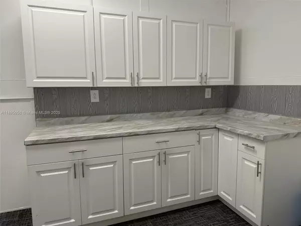 Coral Gables, FL 33134,299 Alhambra Cir #302