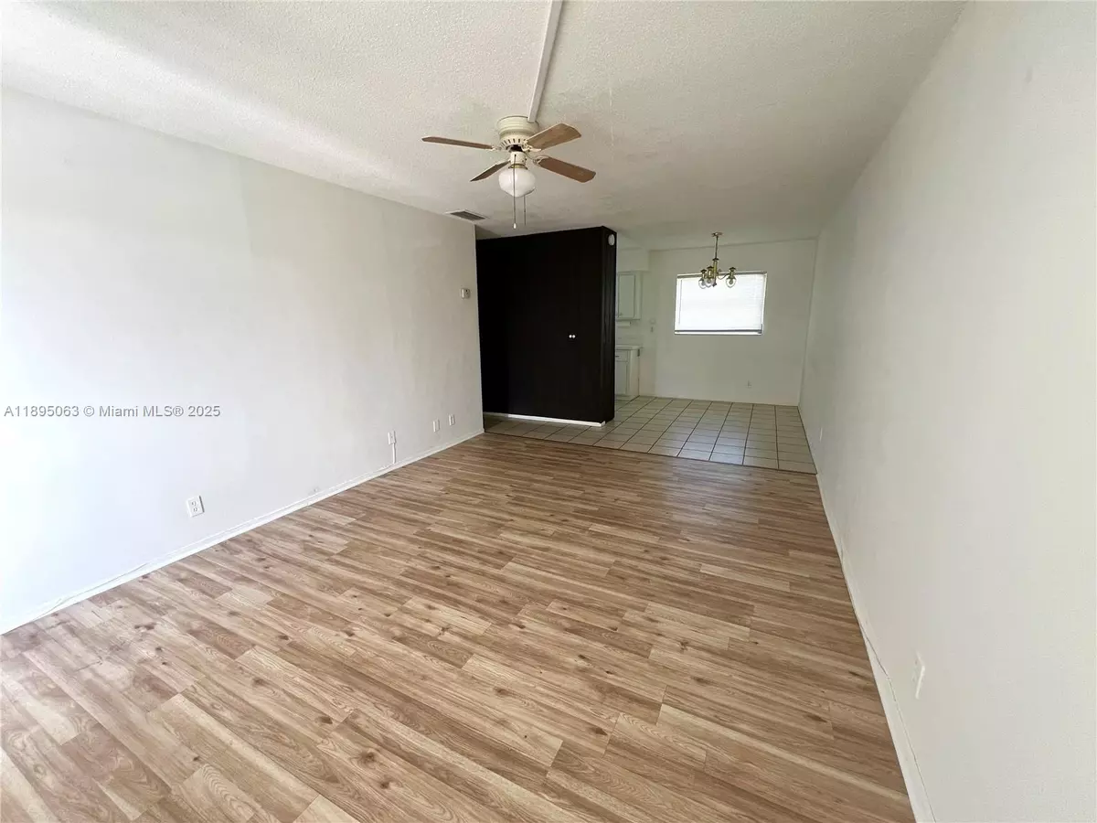 Oakland Park, FL 33334,281 NE 40th St #7