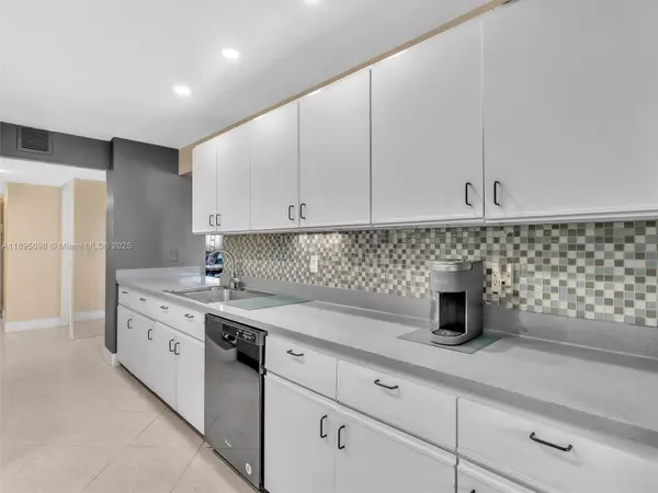 Hollywood, FL 33020,1400 Sheridan St #24J