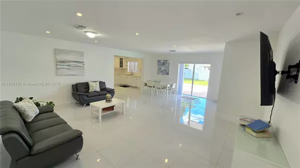 Miami, FL 33165,9331 SW 27th St