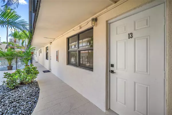 3265 Virginia St #13, Miami, FL 33133