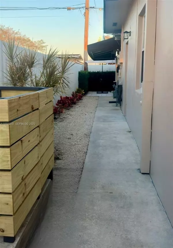 Hialeah, FL 33012,11611 NW 57th Ct #1