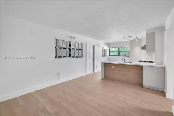 Miami, FL 33133,3265 Virginia St #8