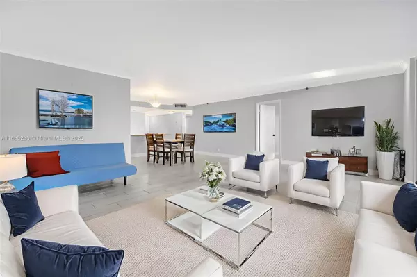 3300 W Rolling Hills Cir #307, Davie, FL 33328