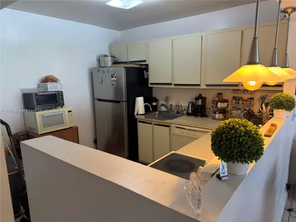 Hallandale Beach, FL 33009,200 Leslie Dr #317