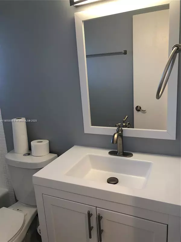 Hollywood, FL 33021,2200 Park Ln #209