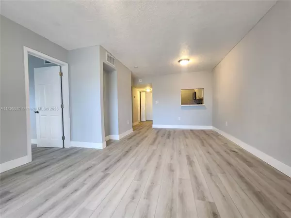 Miami, FL 33157,11309 SW 200th St #303-C