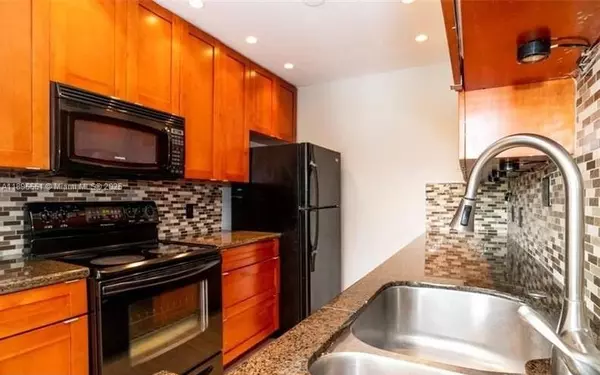 2321 NW 33rd St #203, Oakland Park, FL 33309