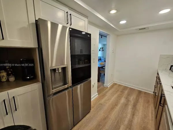 Aventura, FL 33160,18061 Biscayne Blvd #1602