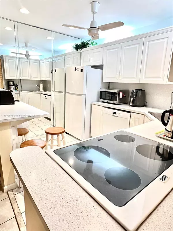 Fort Lauderdale, FL 33308,6385 Bay Club Dr #2