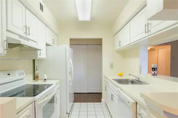 Coral Springs, FL 33076,9855 Westview Dr #728
