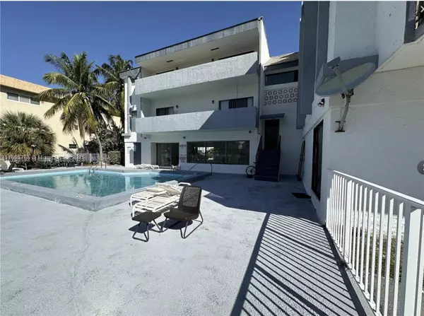 North Miami Beach, FL 33160,3582 NE 171st St #201