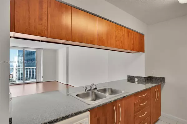 Miami, FL 33131,1200 Brickell Bay Dr #2821