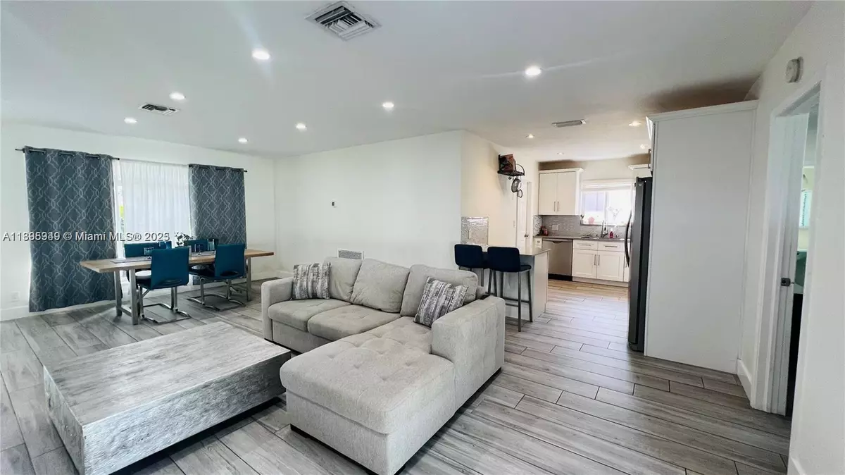 Hollywood, FL 33020,911 N 14th Ave #0