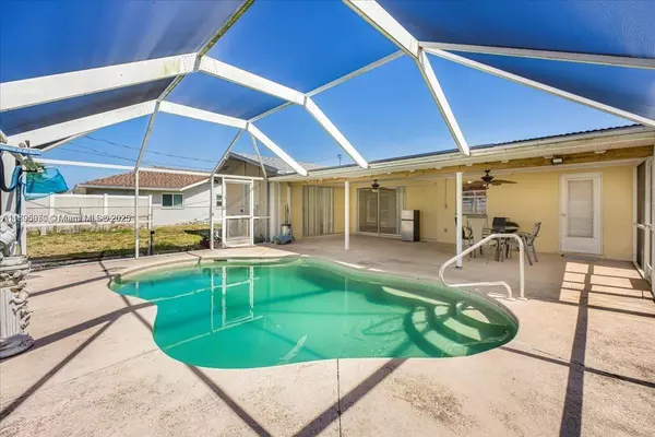 Cape Coral, FL 33990,915 SE 20th ST