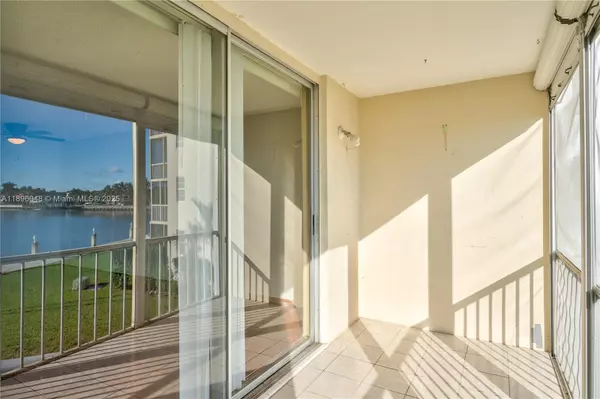 Aventura, FL 33160,3020 Marcos Dr #S208