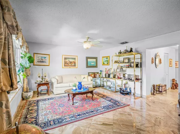 Palmetto Bay, FL 33157,8520 SW 179th St
