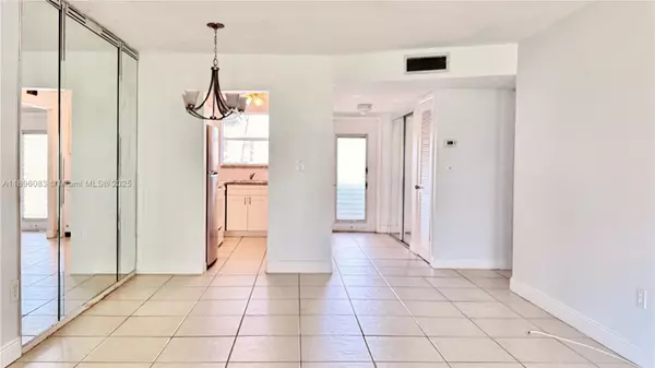Sunrise, FL 33322,8450 Sunrise Lakes Blvd #111