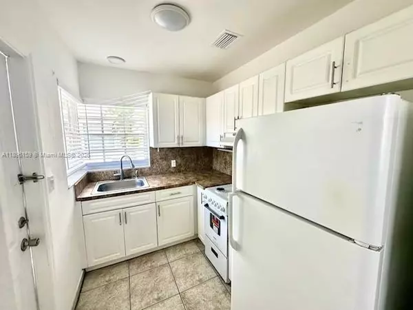 Miami Beach, FL 33141,2101 Bay Dr #2