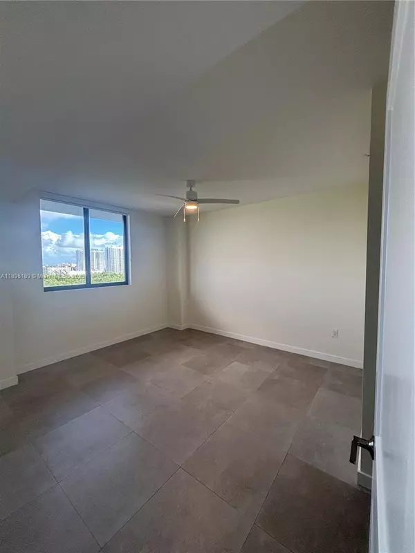 16395 Biscayne Blvd #1116, North Miami Beach, FL 33160