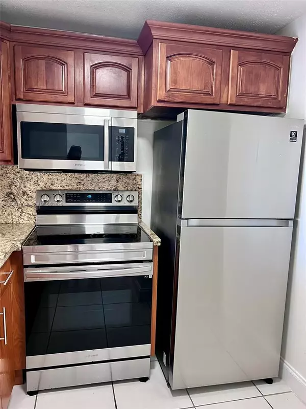 North Miami Beach, FL 33160,2935 NE 163rd St #6B