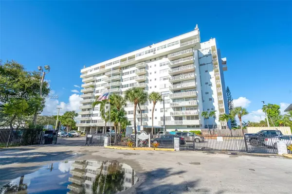 North Miami, FL 33181,13155 Ixora Ct #804