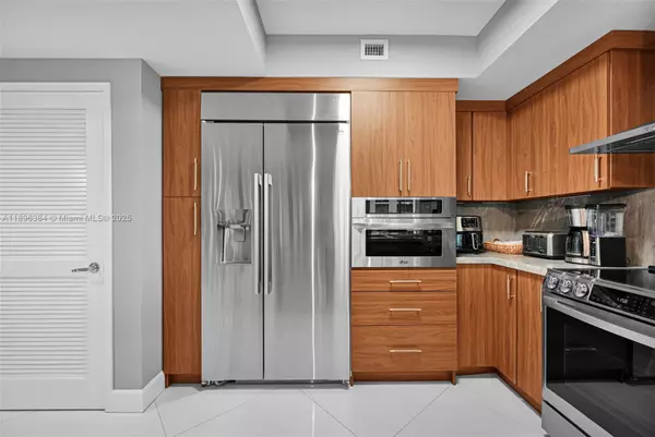 Sunny Isles Beach, FL 33160,250 Sunny Isles Blvd #3-804