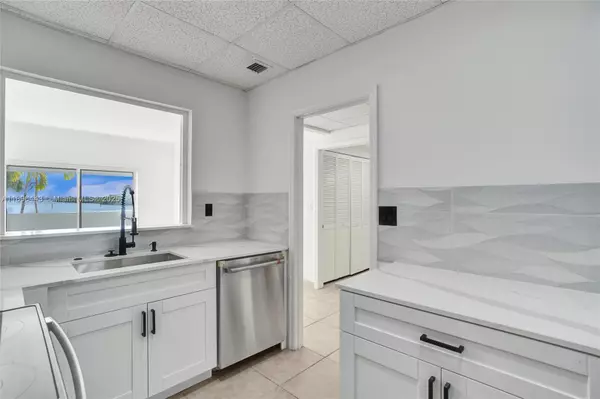Sunny Isles Beach, FL 33160,500 Bayview Dr #118
